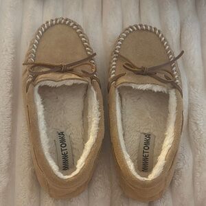 Minnetonka Women's Moccasins in Tan with White Accents